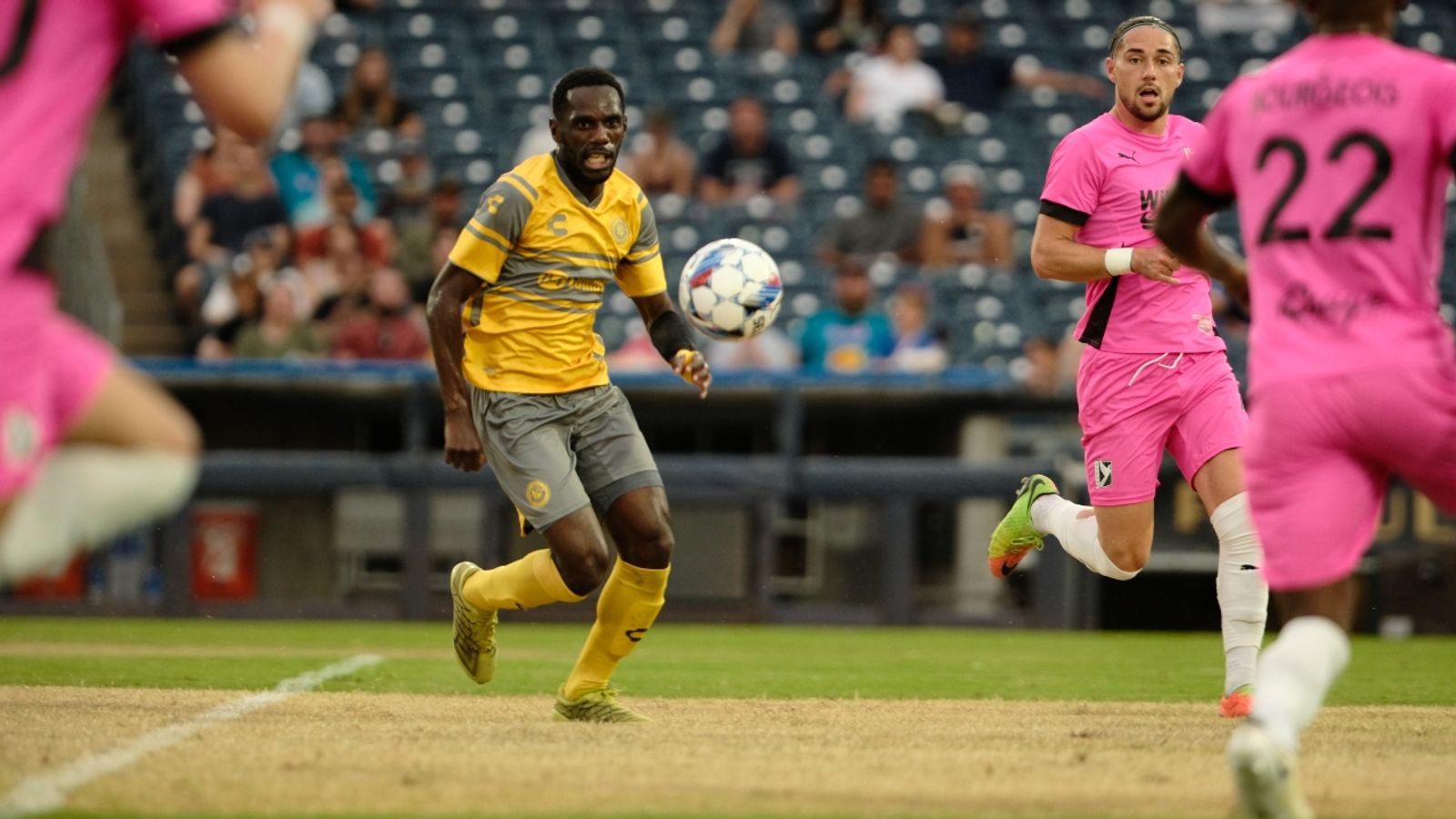 Kazaiah Sterling rescues Riverhounds with late goal to push unbeaten